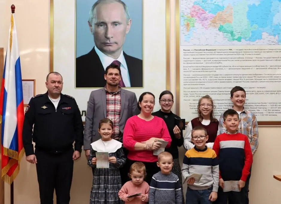 В 2025 году 1112 иностранцев получили специальные визы для переезда в Россию по программе «традиционных ценностей». Больше всего — из Германии, Франции и США.