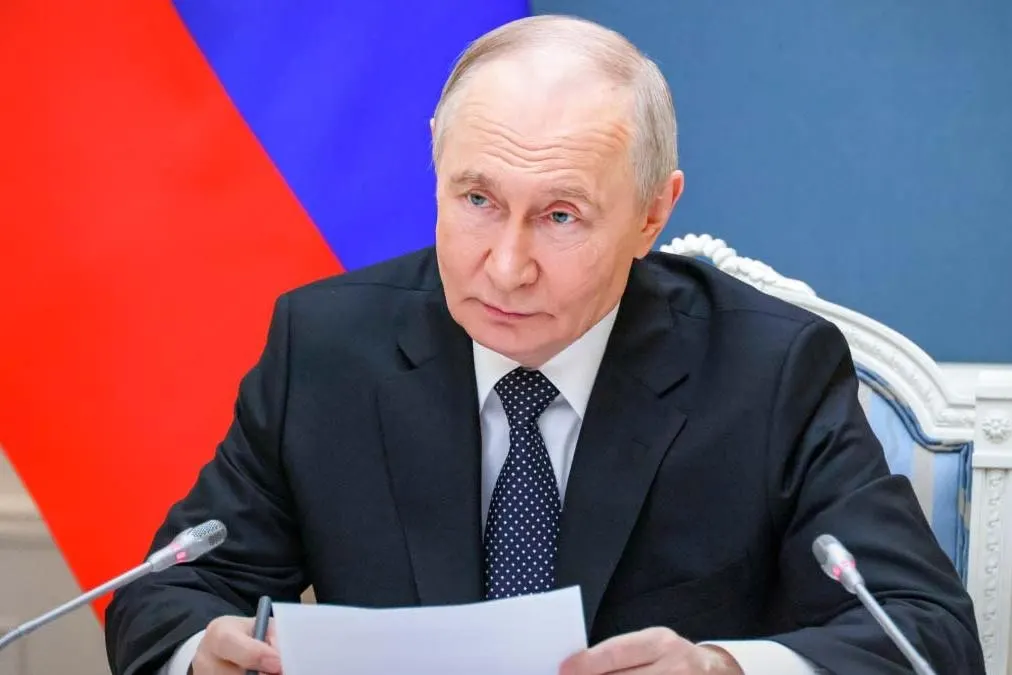 Указ, опубликованный 1 июня 2026 года, позволяет приостанавливать исполнение обязательств по банковским вкладам перед гражданами и организациями из стран, признанных Россией «недружественными». Поправки дополняют указ №95 от 5 марта 2022 года.