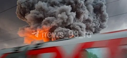 На юге России беспилотники поразили складские комплексы и нефтебазу. Эвакуации, пожары и пострадавшие — оперативные данные по ситуации.