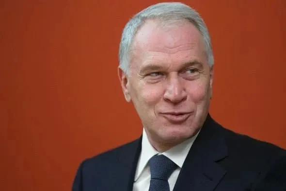 По указу Президента Ковальчук получил орден III степени за вклад в социальные проекты, сохранение культурного наследия и благотворительность; Forbes оценивает его состояние в $2 млрд.