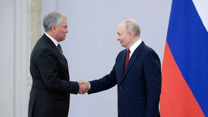 После вручения ордена «За доблестный труд» Володин поблагодарил президента за укрепление партийной системы, напомнил о 25‑летии закона о политических партиях и отметил, что большинство принятых законов получило поддержку всех фракций.