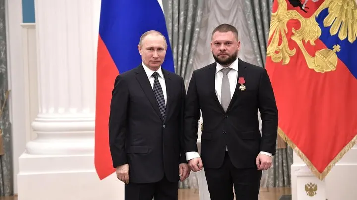 В официальных декларациях кандидатов обнаружены иностранные активы: у одного из лидеров списка «ЕР» — акции Apple, Intel и другие зарубежные бумаги. В партии заявили, что все спорные операции были завершены до подачи документов.