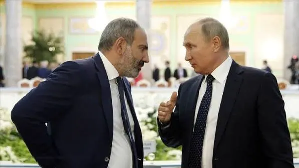 В телефонном разговоре премьер Армении заявил, что ограничения противоречат правовой базе ЕАЭС и призвал российского лидера помочь в их урегулировании; также обсуждалась идея общенационального референдума о евроинтеграции или сохранении членства в ЕАЭС.