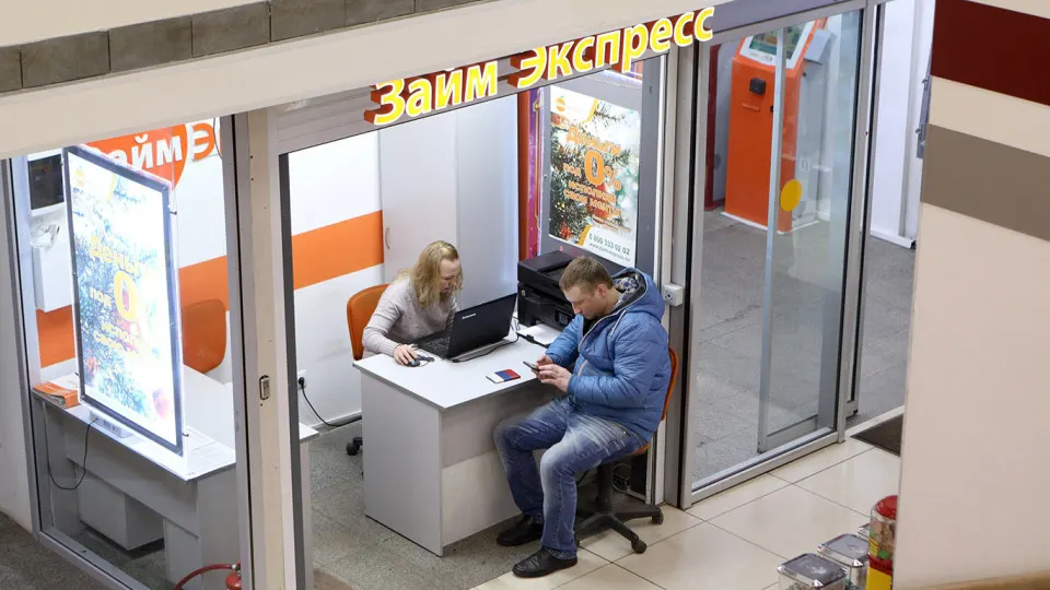 Регулятор снизит доли кредитов для граждан с высоким ПДН, ужесточит лимиты на длинные займы и распространит ограничения на МФО — чтобы снизить долю проблемных потребкредитов и защитить банки и заемщиков.
