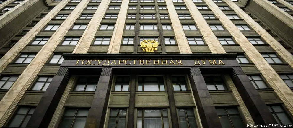 Депутаты приняли поправки в Налоговый кодекс, которые расширяют механизм топливного демпфера, корректируют порядок биржевых продаж и вводят новые условия компенсаций для импортного дизельного топлива.