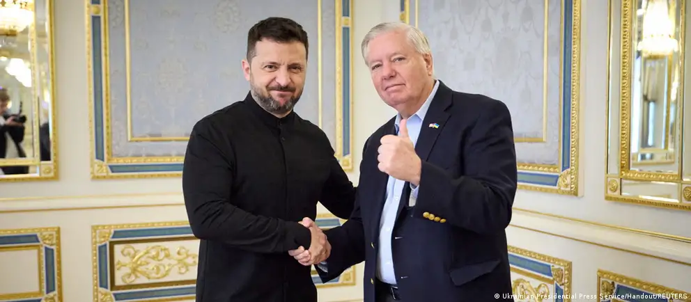 Верхняя палата конгресса поддержала процедурное голосование по инициативе о новых санкциях: за проголосовали 86 сенаторов. Законопроект предлагает широкие тарифные полномочия для президента США и может вернуться на окончательное голосование позже на этой неделе.