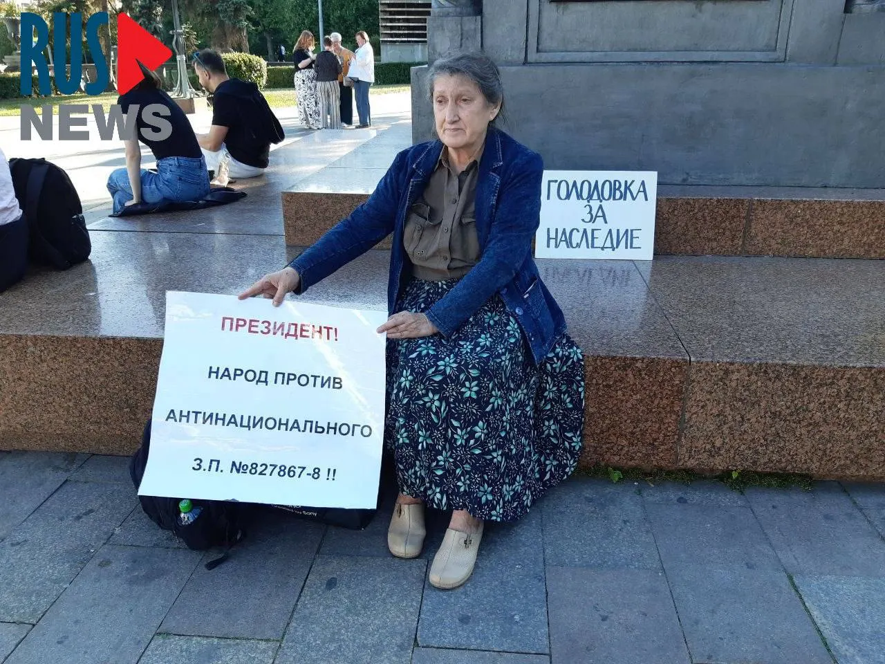 Председатель новосибирского отделения ВООПИК Наталья Шамина устроила голодовку у памятника Кириллу и Мефодию в Москве в знак протеста против законопроекта о передаче регионов права исключать объекты культурного наследия; через час её задержала полиция. Ранее аналогичная акция прошла в Новосибирске.