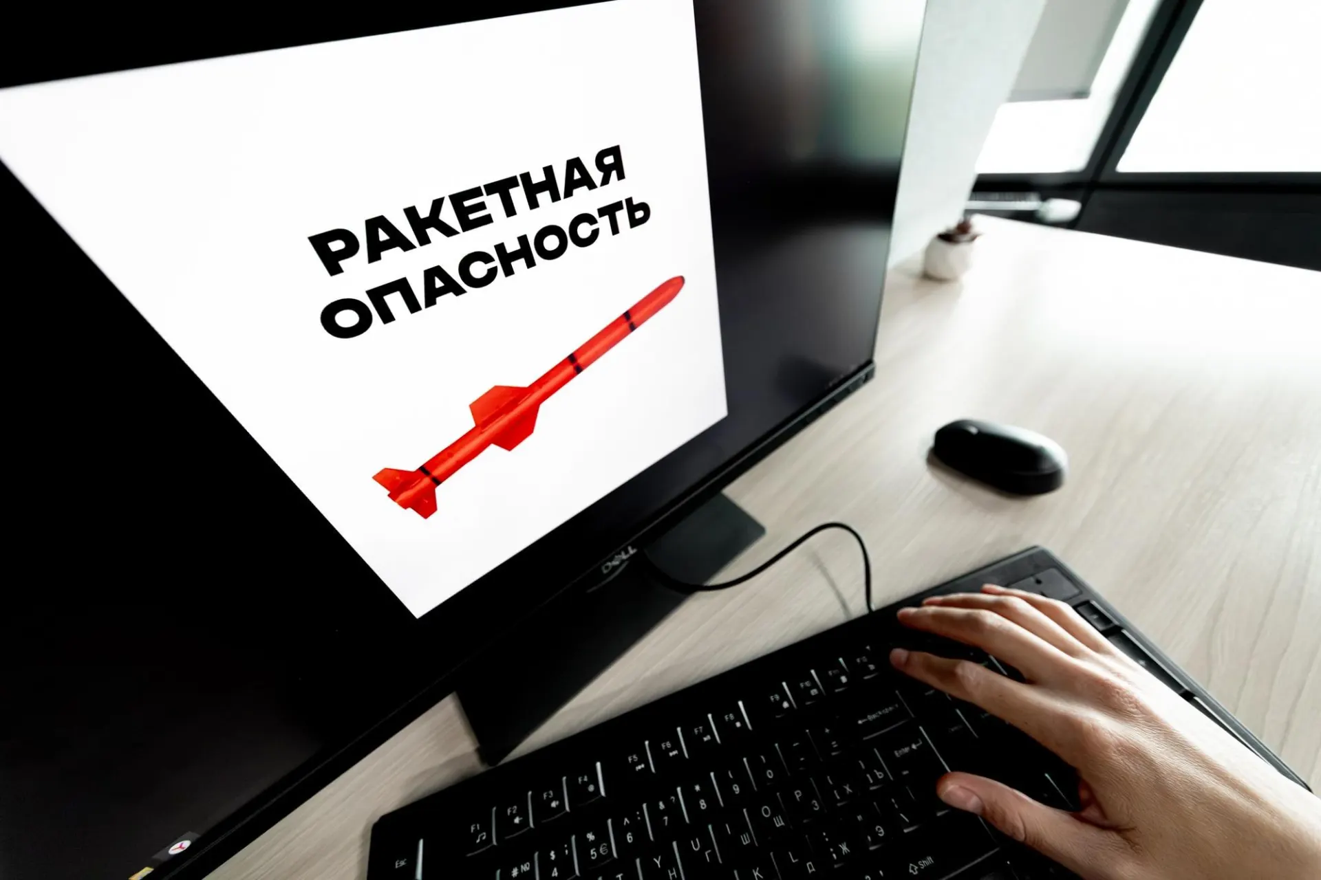 В ряде регионов России, включая Воронежскую область, объявлена ракето-воздушная опасность; по разным населённым пунктам прозвучали воздушные тревоги.