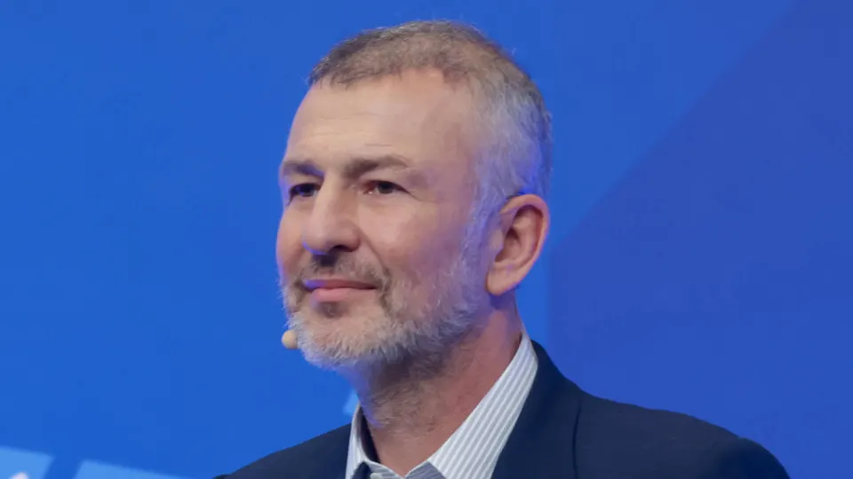 Миллиардер Андрей Мельниченко сохранил контроль над энергокомпанией СИБЭКО после соглашения с прокуратурой: он перевёл 32 млрд рублей в пользу образовательного центра «Сириус», и иск о национализации был отозван.