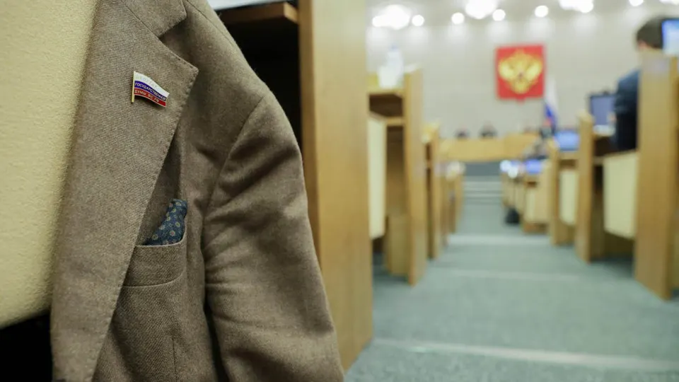 Правительство поддержало поправки, которые снимают наказание с депутатов региональных парламентов за отсутствие или несвоевременную подачу деклараций. Документ требует доработки, отметили в отзывах профильных министерств.