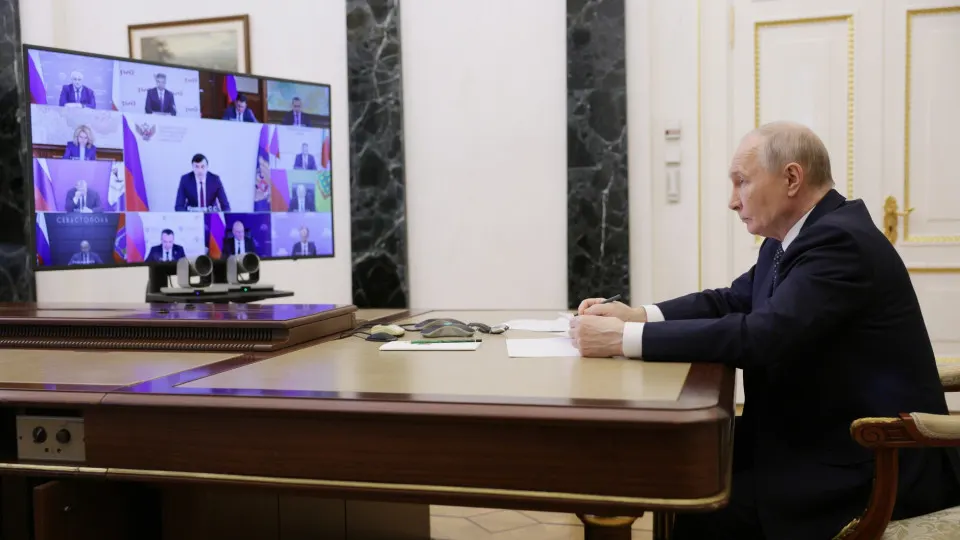 Президент одобрил предложение главы Забайкалья о создании сети небольших нефтеперерабатывающих заводов на фоне острого топливного кризиса, вызванного серией ударов по крупным НПЗ.