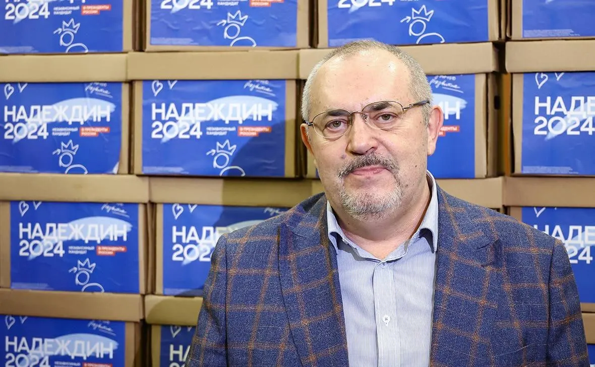 Политик заявил, что давление со стороны властей и обвинения лишают его возможности легально участвовать в выборах; он поблагодарил сторонников и объявил о приостановке политической деятельности.