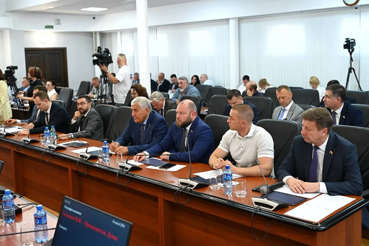 Муниципальная выплата в размере 1 млн рублей при заключении контракта продлена до 30 сентября; общая единовременная выплата остаётся 3,9 млн рублей. Также отменили долги по земельному и имущественному налогам для погибших в СВО.