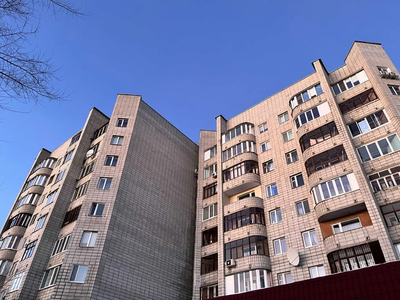 К концу июня средний дисконт на вторичном рынке в Омске составил 5,5% — больше оказались только Самара (6,9%) и Краснодар (6,4%). В среднем по России скидка снизилась до 4,9%.