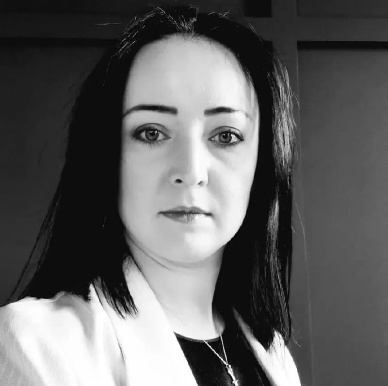 Конституционный суд признал, что совершеннолетние дети могут обращаться в суд с требованием лишить родителей прав, если те совершили над ними насилие в детстве; решение учитывает не только имущественные, но и моральные последствия.
