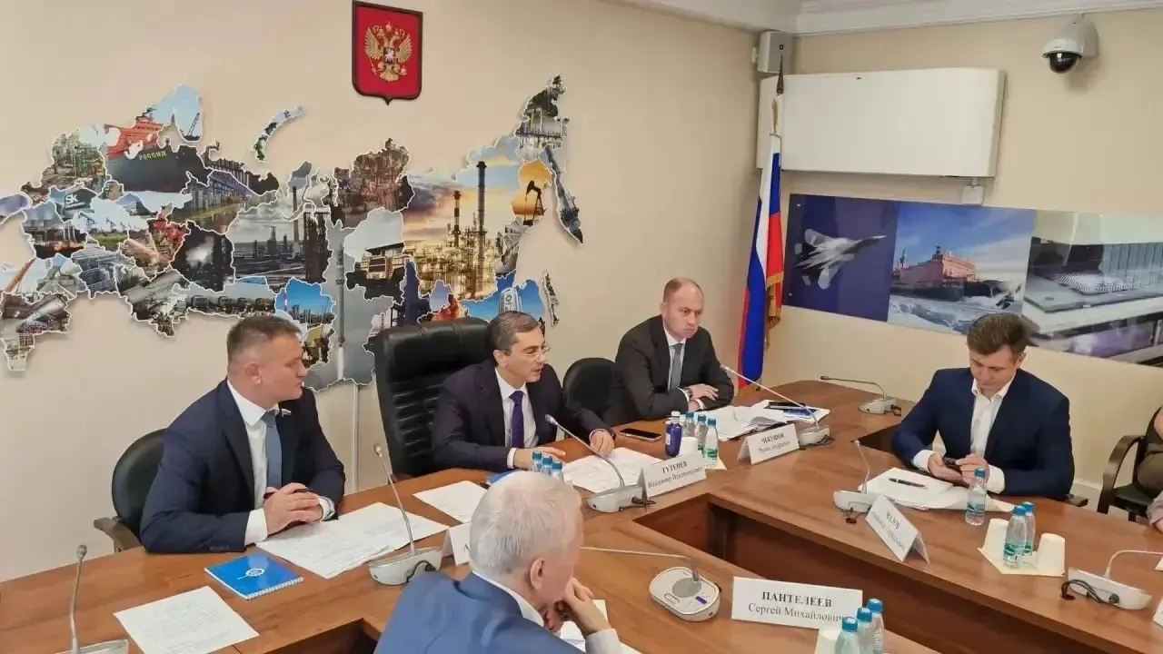 Депутат Александр Дроздов подготовил законопроект, дающий профильным министерствам доступ к данным ФНС для мониторинга формирования цен на каждом этапе цепочки поставок — от производства до полки магазина.
