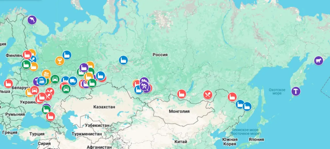 Интерактивная карта фиксирует случаи остановок производств, массовых увольнений, задержек зарплат и переводов работников на сокращённую неделю по всем регионам страны. С начала 2026 года число отмеченных предприятий превысило показатели 2025 года.