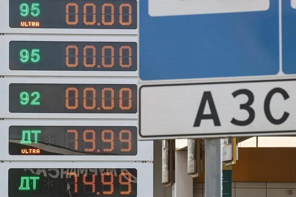 С момента запуска 9 июля сервис в приложении и на веб‑версии позволил 26 млн человек проверять наличие разных марок бензина на АЗС по всей стране. Система работает на основе обезличенных платежных данных и планирует показывать загруженность станций.