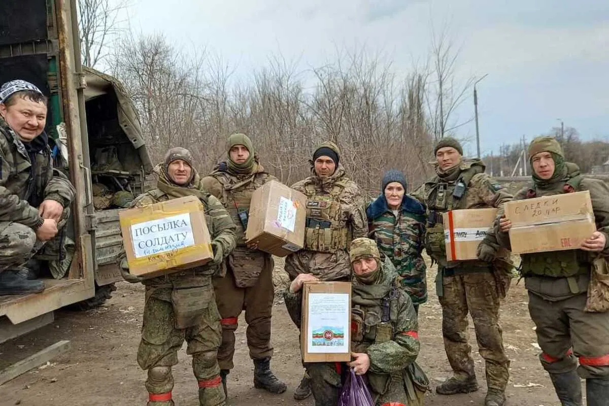 Волонтёры по всей России сообщают о проблемах с заправкой и перебоях с бензином, из‑за чего выезды в зону СВО сокращаются, а часть помощи передаётся попутными машинами.