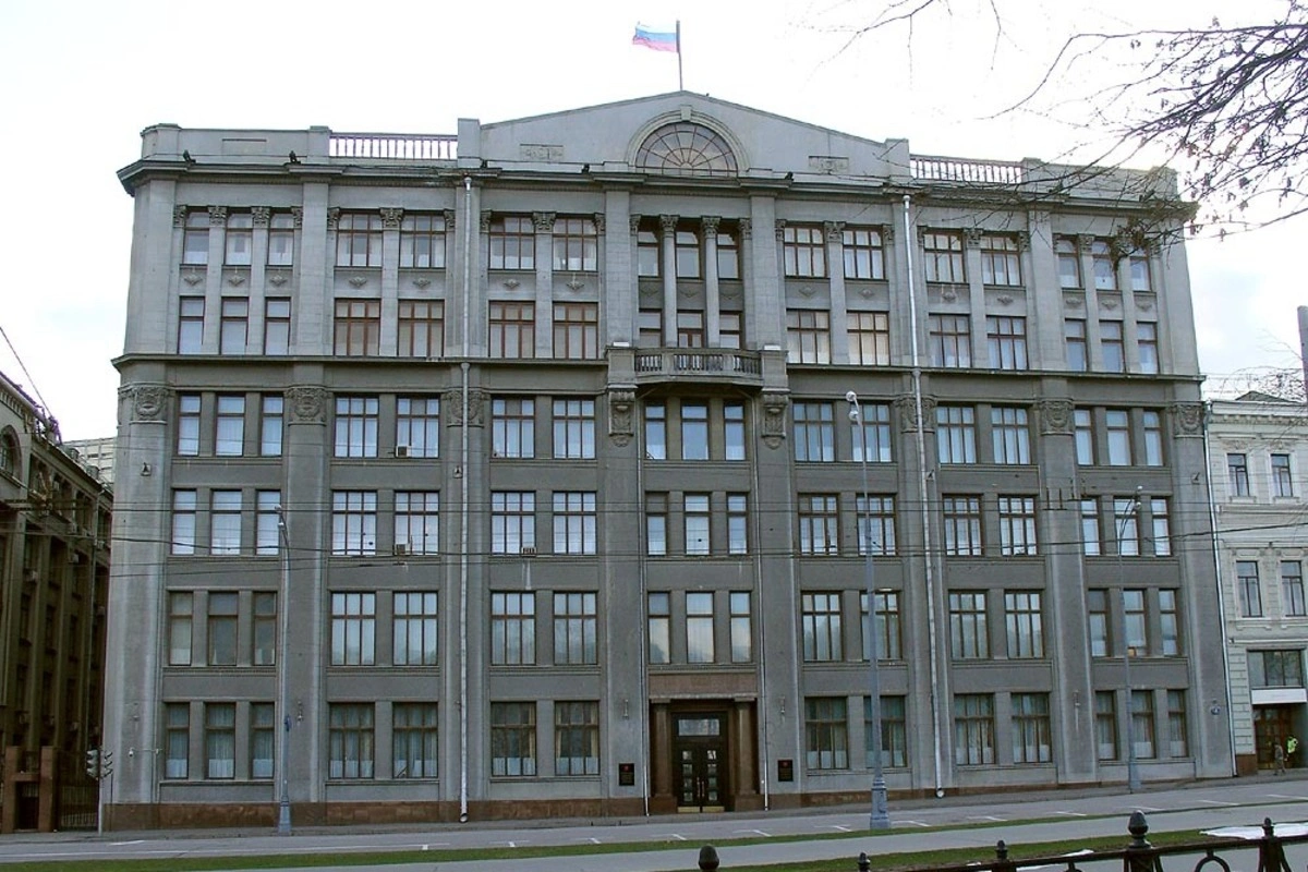 Администрация президента якобы потребовала от подконтрольных СМИ не публиковать фото и видео последствий атак ВСУ по российской территории и сместить акцент в сторону освещения успешных ударов РФ; ряд телеграм‑каналов уже сократил такие публикации.