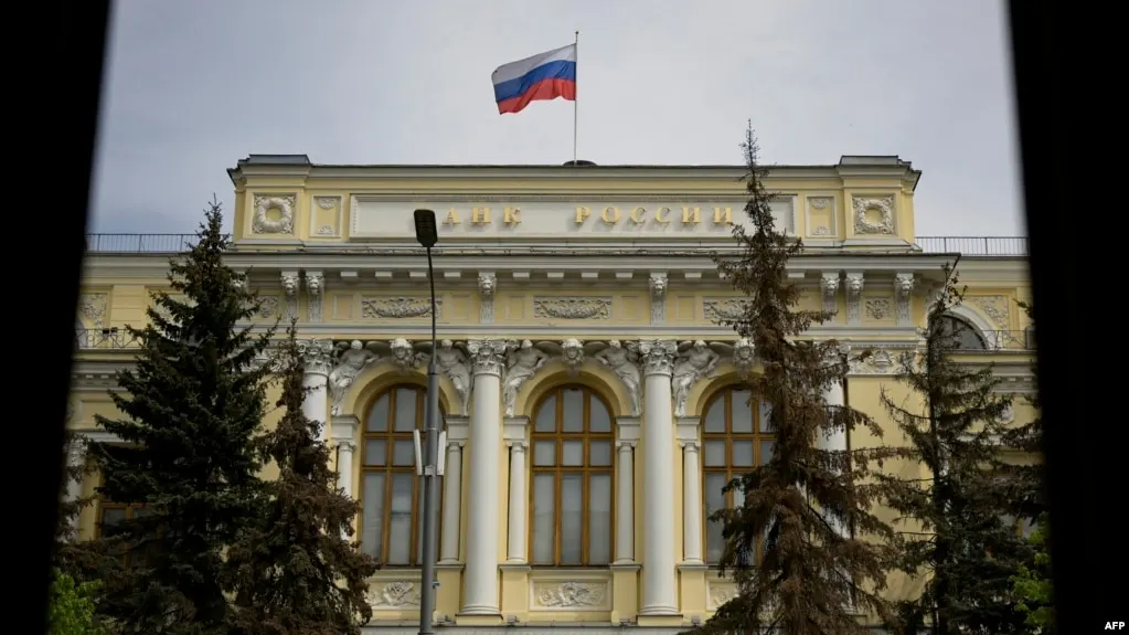 Банк России расширил перечень криптовалют, доступных на биржах, ввёл требования к инвесторам и сроки вступления закона о цифровых активах.