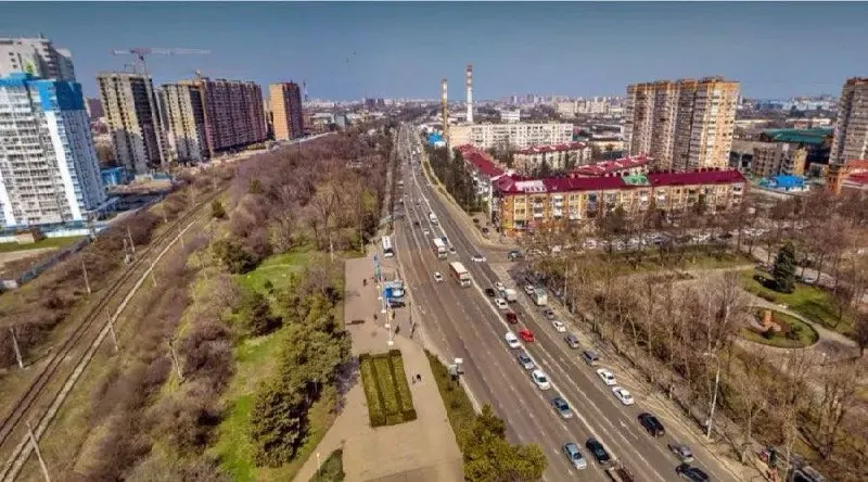 Документы по расширению участка Ростовского шоссе готовят к передаче из федеральной в муниципальную собственность; проект обновят по итогам повторной государственной экспертизы.