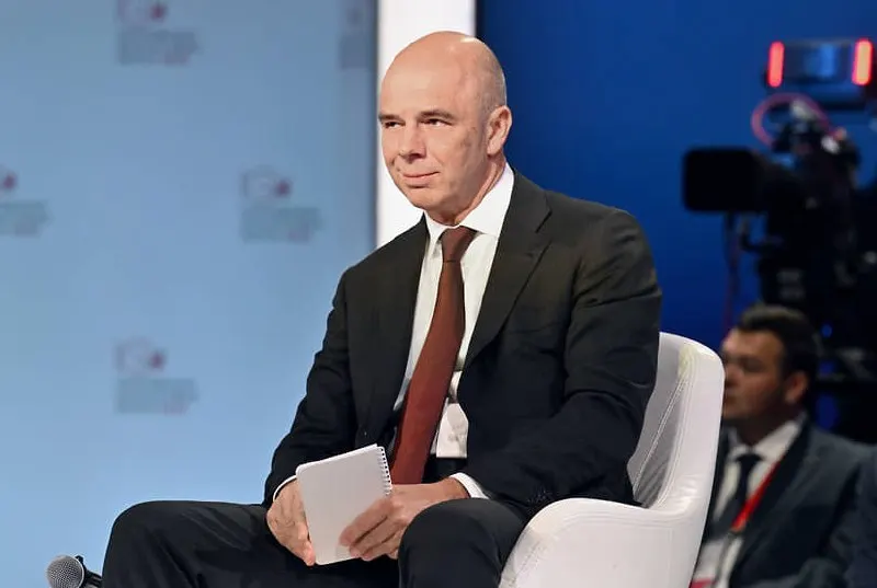 Глава Минфина заверяет, что бюджет полностью обеспечен, а дефицит к 2026 году достиг 6,46 триллиона рублей (примерно 2,8% ВВП).