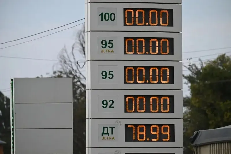 Правительство разрешило розничную продажу бензина и дизеля Евро-2–Евро-5 до 30 июня 2027 года в рамках временной меры по снижению риска дефицита топлива.