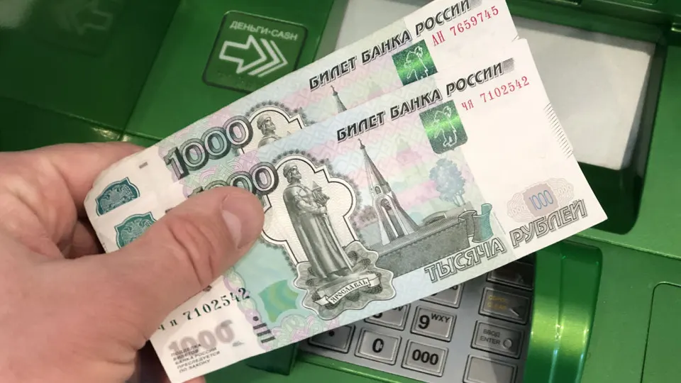 Министерство внутренних дел предложило установить суточные и месячные лимиты на снятие наличных и переводы по номеру телефона, чтобы снизить риски хищений со счетов.