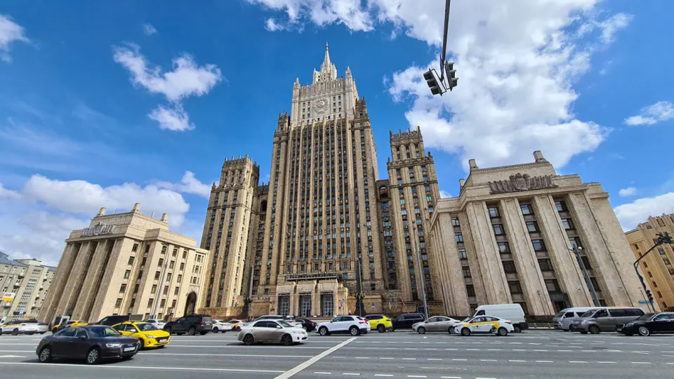 Заместитель министра иностранных дел заявил, что без устранения причин кризиса заморозка конфликта невозможна; Москва настаивает на дипломатическом решении.