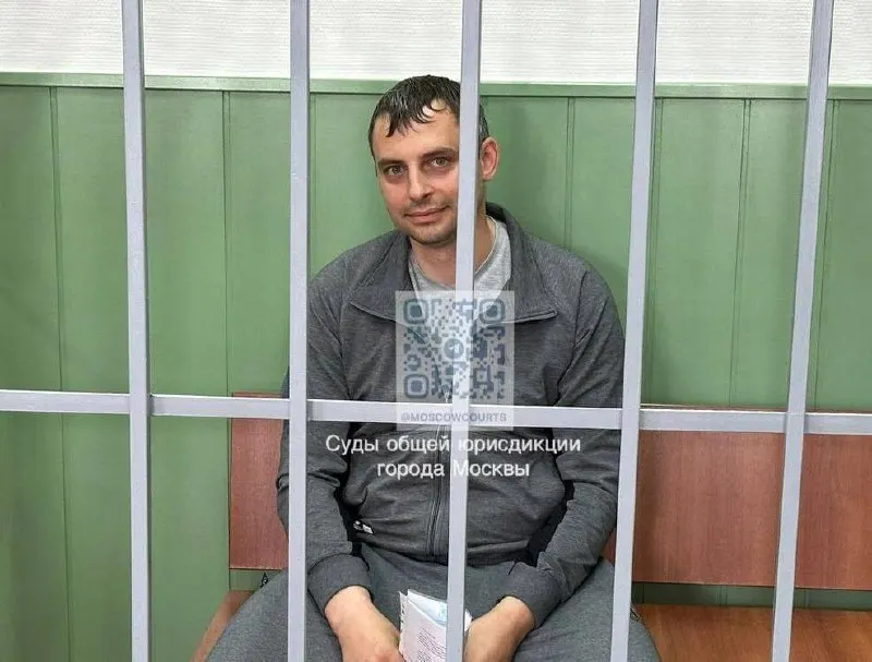После вынесения приговора к 11 годам колонии и штрафу в 90 млн рублей чиновник пропал без вести в зоне боевых действий; исчезновение стало известно в рамках дела другого бывшего чиновника.