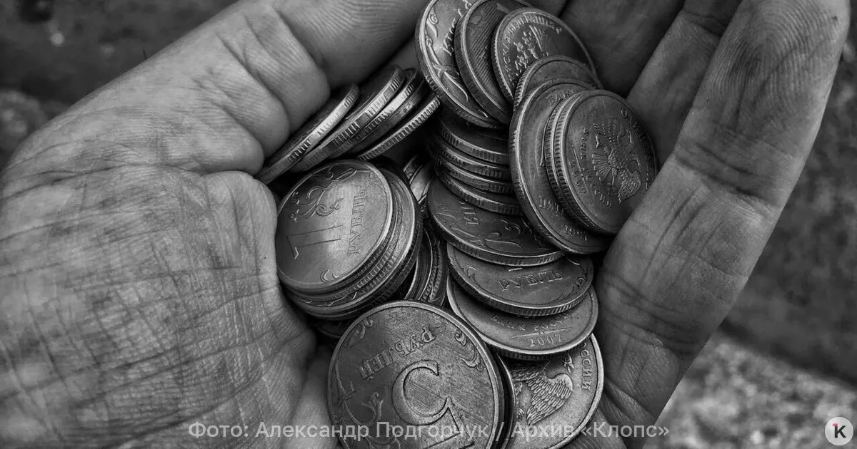 По состоянию на июль 2026 года средняя пенсия по старости достигла 27 224 рублей; работающие пенсионеры в среднем получают 24 929 рублей, неработающие — 27 850 рублей.