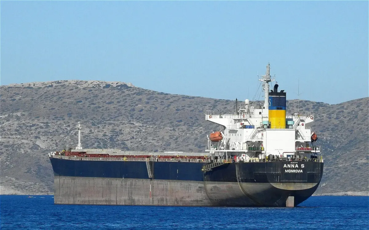 За 24 часа в Черном море возле Новороссийска произошли нападения на два греческих судна; пострадавших нет, однако события усиливают напряженность у Черного моря и влияют на региональные поставки.