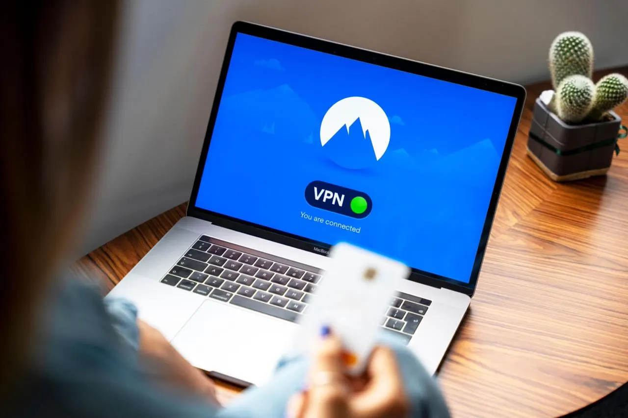 Государство предлагает постоянный мониторинг IP‑адресов VPN в перечне исключений и усиленную идентификацию клиентов хостингов для обхода ограничений.