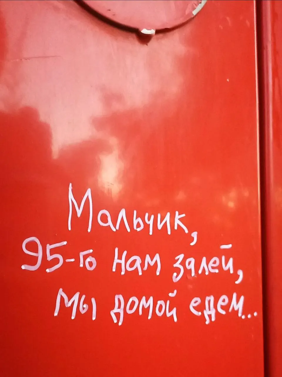 К утру 16 сентября в Краснодаре работают 85 АЗС. АИ-92 — на 50 станциях, АИ-95 — на 47, АИ-100 — на 6, ДТ — на 83. Возможны ограничения на отдельных заправках и временные простои объектов.