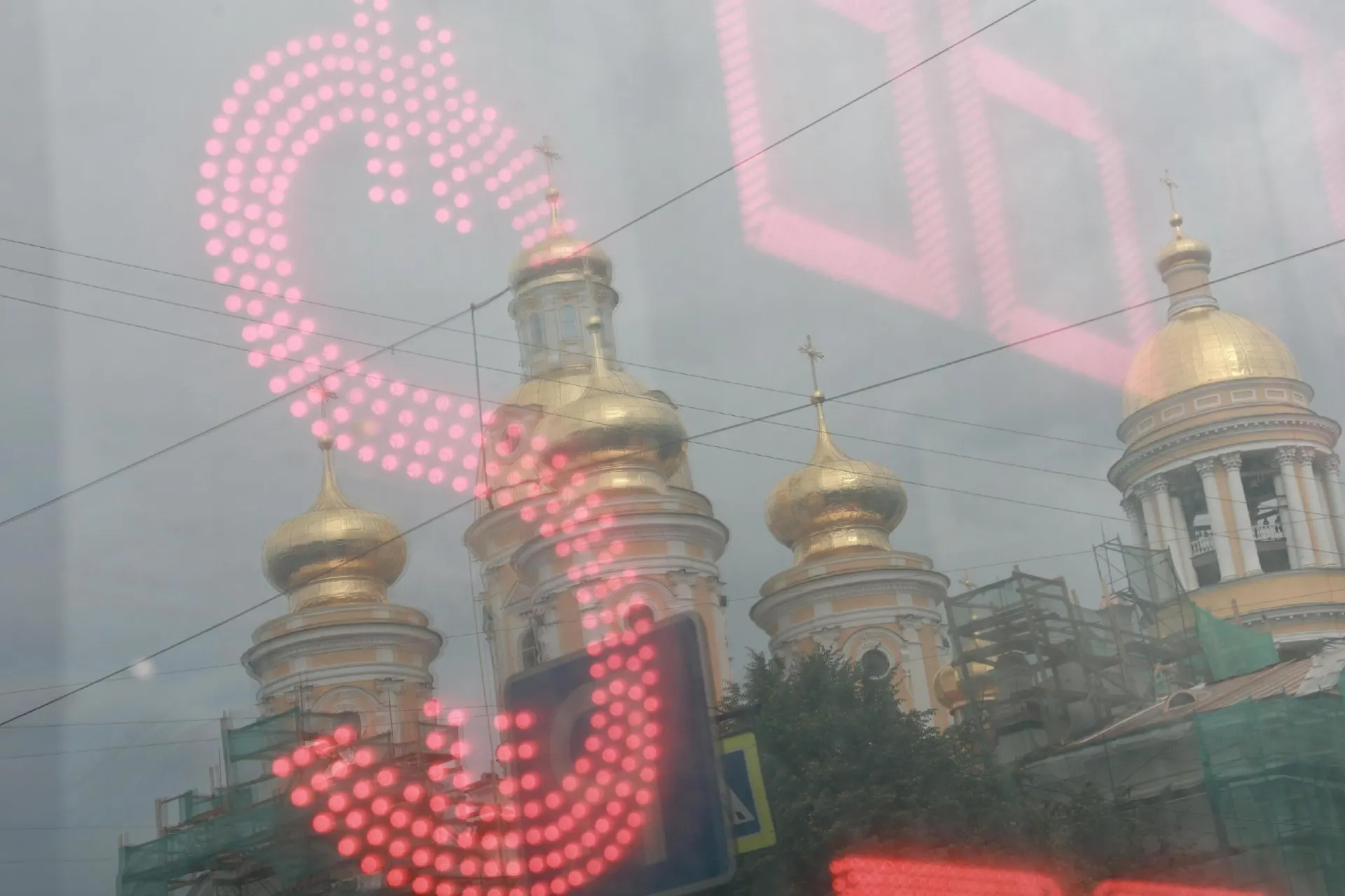 Эксперты указывают на снижение доступности иностранной валюты и рост спроса на нее в отдельных секторах экономики.