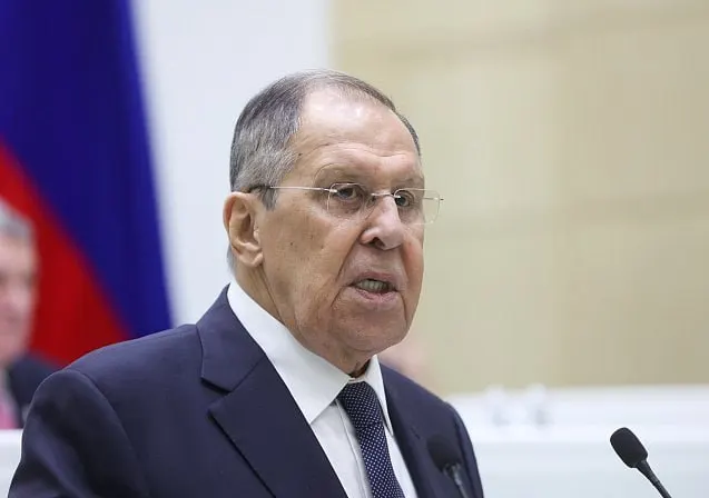 Министр иностранных дел России заявил, что закрытие консульств и дипломатических учреждений в Европе после инцидента с беспилотником в Лейпциге сигнализирует об эскалации конфликта и повторении исторических ошибок.