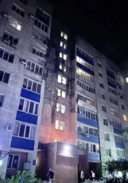 За ночь через пределы страны пронеслись атаки дронов: повреждены портовая зона и жилые постройки, есть раненые и погибшие.