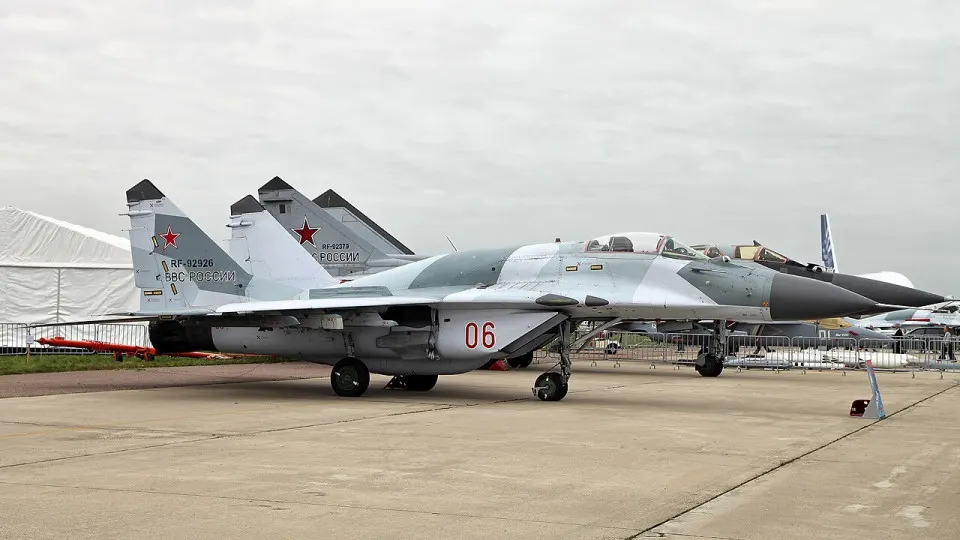 Генеральный штаб ВСУ сообщил о поражениях военной техники и военных складов в приграничных регионах России, а также о атаке на аэродром Шагол в Челябинской области.