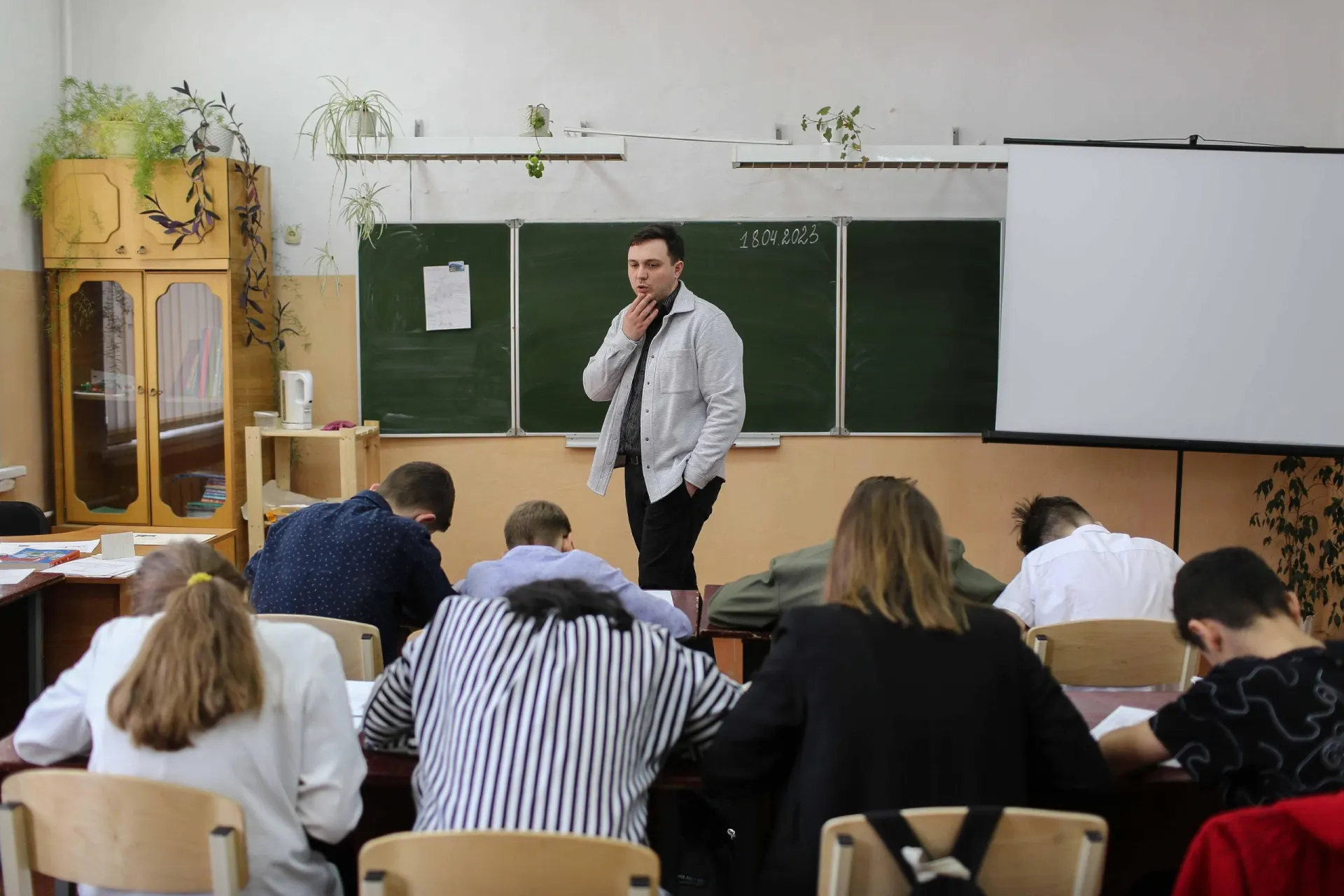 Минпросвещения добавило в расписание ещё один час истории; причины изменения и что это значит для школьников.