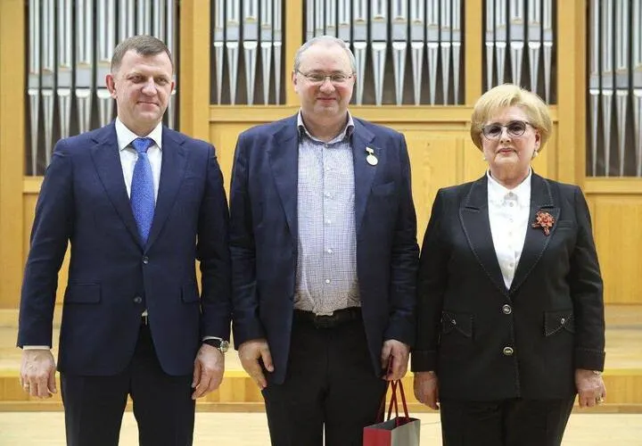 Депутаты Краснодара проголосовали за лишение почётного гражданства экс-министра Евгения Филиппова из-за уголовного дела. Он возглавлял региональное здравоохранение и сейчас осуждён за мошенничество.