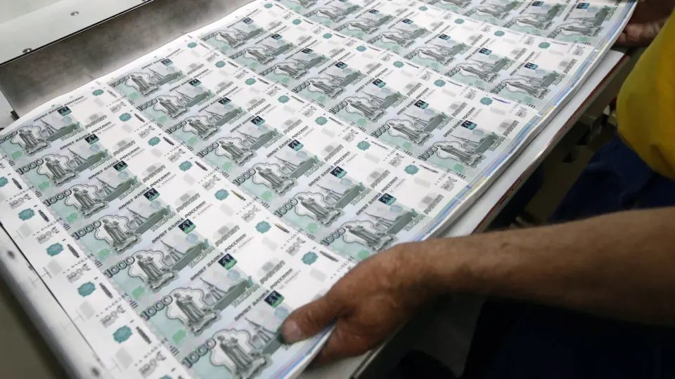 К 9 сентября дефицит ликвидности составил около 2,85 трлн рублей, что связано с оттоком средств в наличность и завершением цикла усреднения резервов.