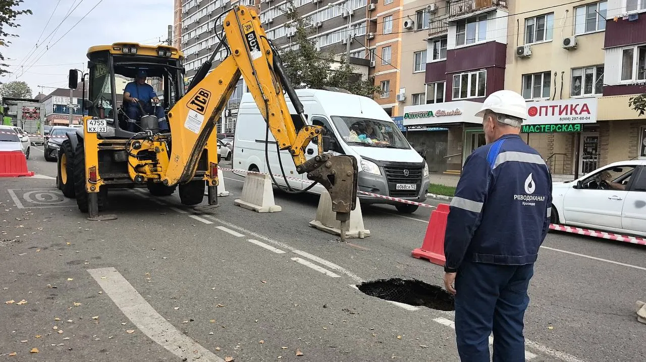 На участке ул. 1-го Мая в Краснодаре ограничат движение до конца ноября 2026 года: будет организовано реверсивное движение по оставшейся полосе и установлены временные светофоры. Работы касаются дома №186.