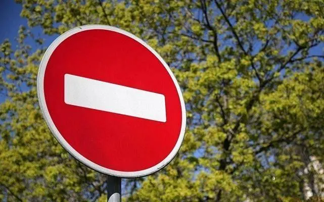 Из-за гонок в Сочи перекроют дорогу Дагомыс — Солохаул на целый день; движение ограничено, 17 октября общественный транспорт к селу не будет ходить.