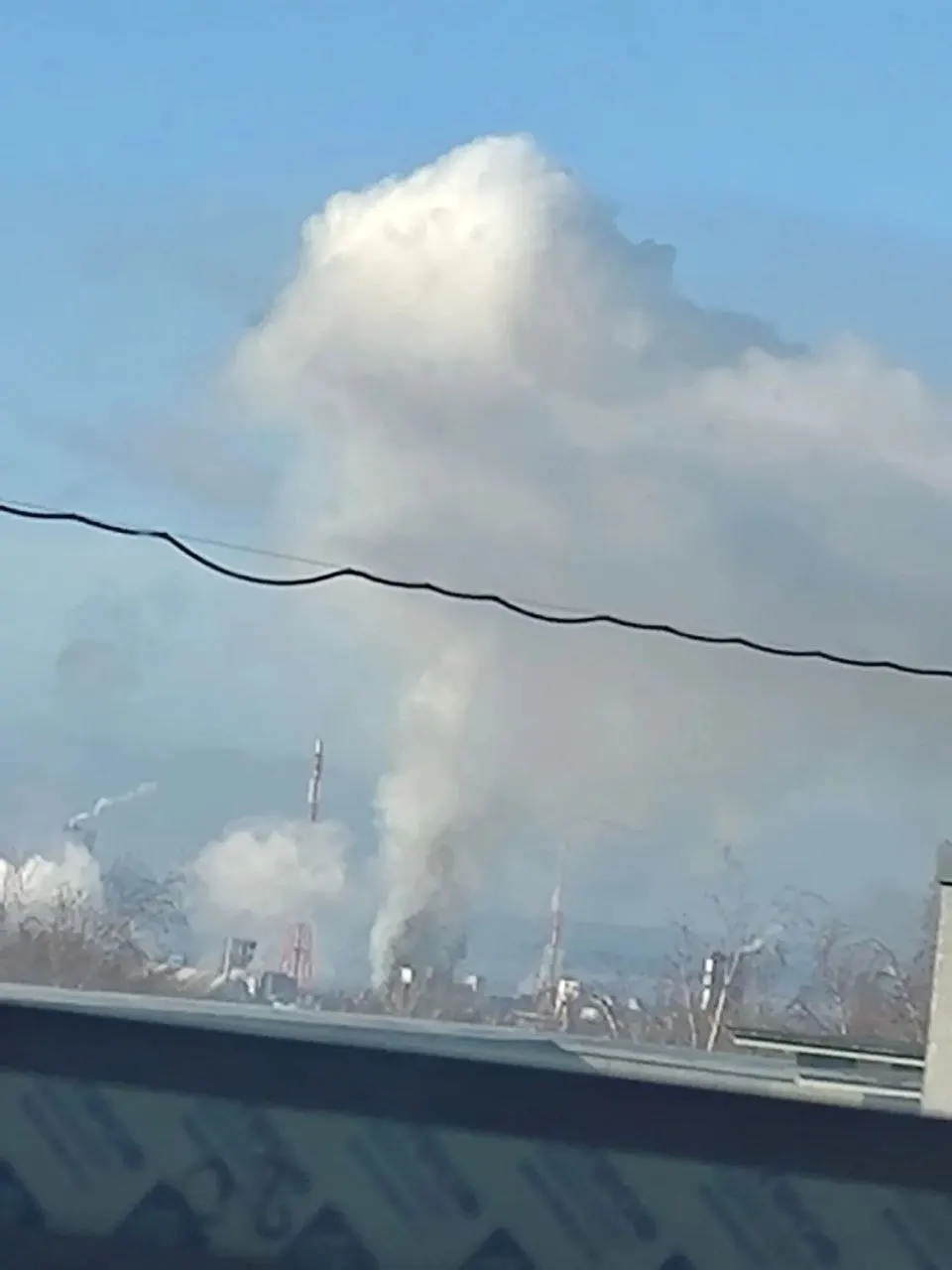 Ночью и утром 23 октября над Городецким округом и Березниками произошли атаки беспилотников; три человека пострадали, их госпитализировали, школы перевели на дистанционное обучение.