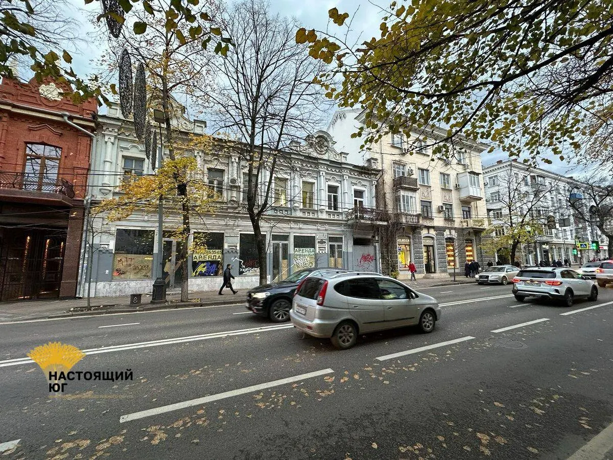 Двухэтажный дом конца XIX века на улице Красной, 84 готовят к открытым торгам после судебного разбирательства и требований сохранить памятник.