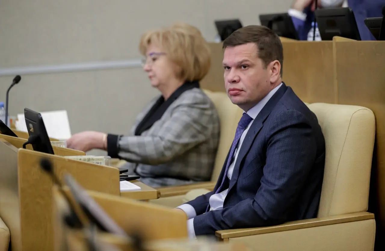 Бывший парламентарий по Краснодарскому краю задержан по делу о мошенничестве в дорожной сфере; в рамках дела проходят его близкие.