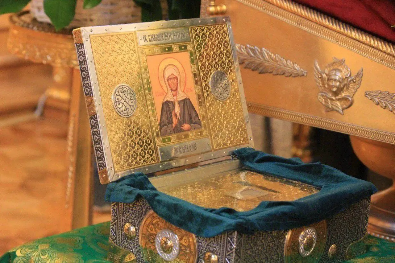 Святыня будет размещена в Свято-Екатерининском кафедральном соборе с 7 по 11 октября; молебны будут проводиться ежедневно с 10:00 до 16:00, каждый час.