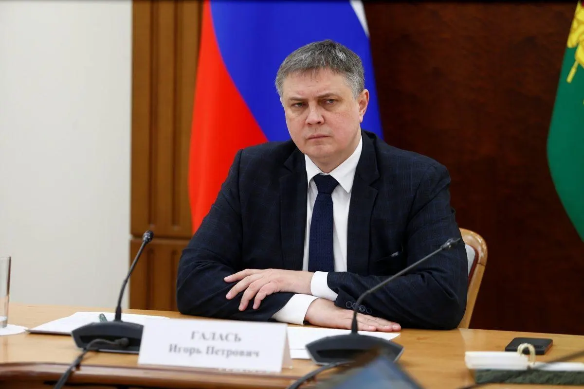 Прокуратура потребовала конфисковать имущество чиновника и членов его семьи, а также взыскать дополнительные средства. Общая сумма претензий превышает миллиард рублей.